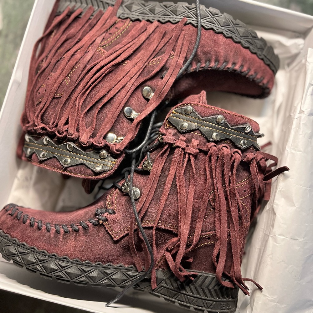 El Vaquero Grace Silverstone wine 38 new w/ box